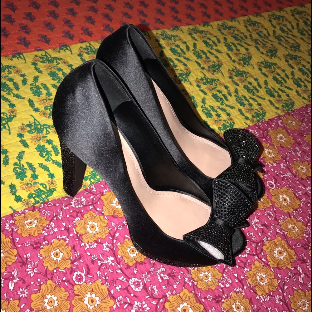 Women’s black satin peep toe pump